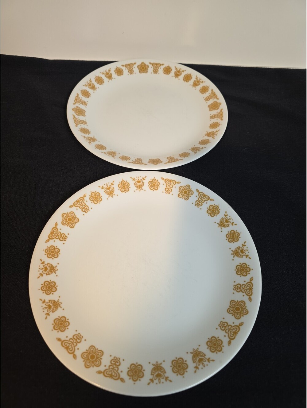 CORELLE CORNING 8 1/2'' BUTTERFLY GOLD LUNCHEON SALAD PLATES/ Set of 2